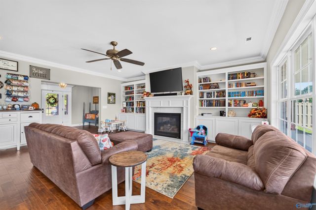 109 Somer Oaks Drive, Huntsville, AL 35811