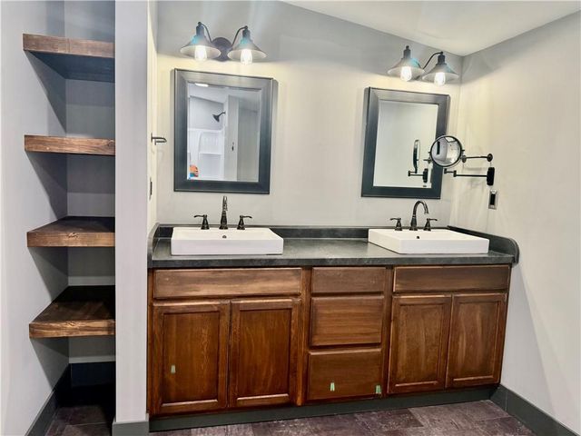 19307 S Beattie Road, Pleasant Hill, MO 64080