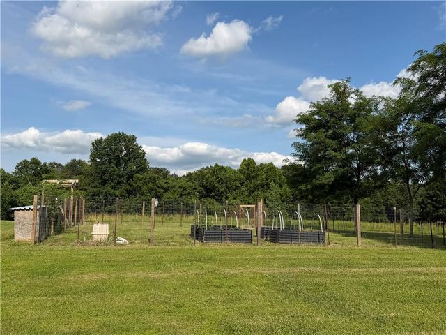 19307 S Beattie Road, Pleasant Hill, MO 64080