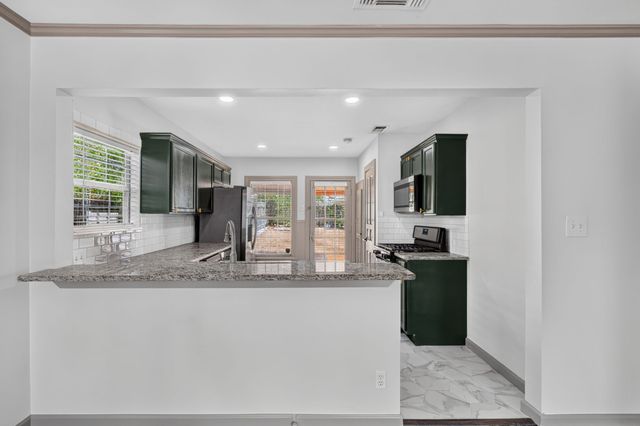 3824 Collinwood Avenue, Fort Worth, TX 76107