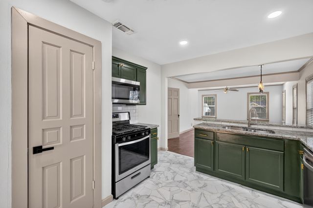 3824 Collinwood Avenue, Fort Worth, TX 76107