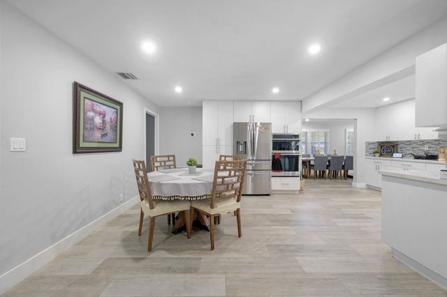 6850 NW 7th Street, Plantation, FL 33317