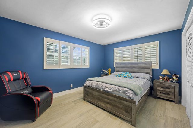 6850 NW 7th Street, Plantation, FL 33317