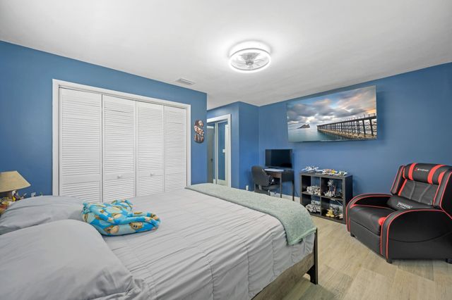 6850 NW 7th Street, Plantation, FL 33317