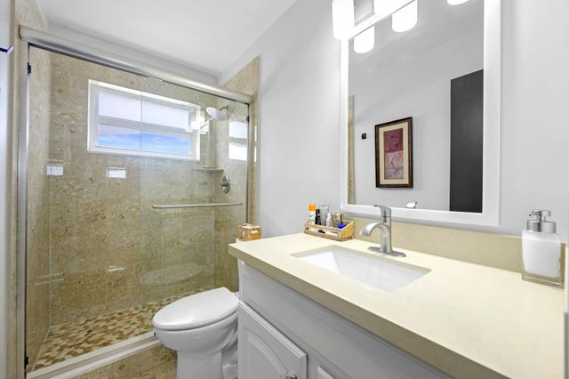 6850 NW 7th Street, Plantation, FL 33317