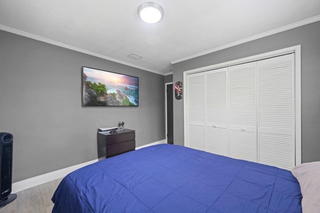 6850 NW 7th Street, Plantation, FL 33317