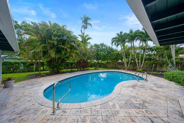 6850 NW 7th Street, Plantation, FL 33317