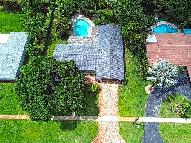 6850 NW 7th Street, Plantation, FL 33317