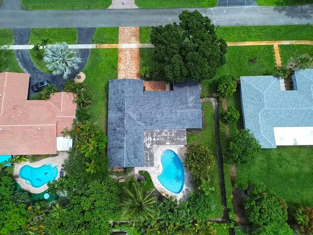 6850 NW 7th Street, Plantation, FL 33317
