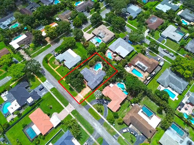 6850 NW 7th Street, Plantation, FL 33317