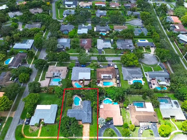 6850 NW 7th Street, Plantation, FL 33317