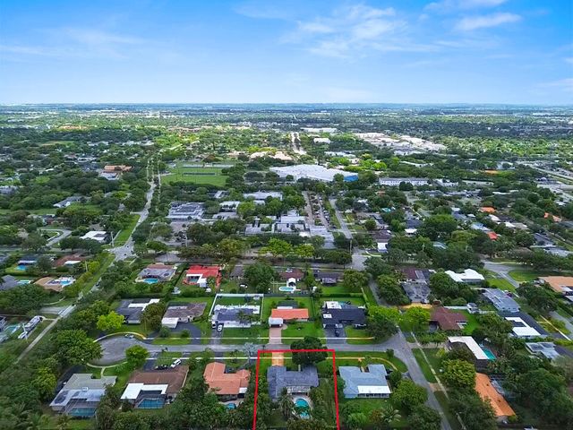 6850 NW 7th Street, Plantation, FL 33317