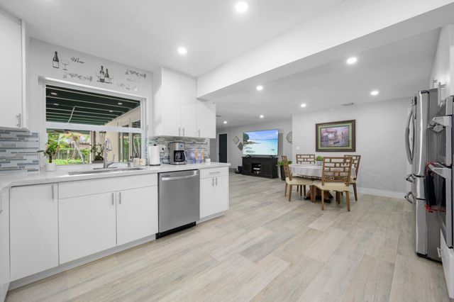 6850 NW 7th Street, Plantation, FL 33317
