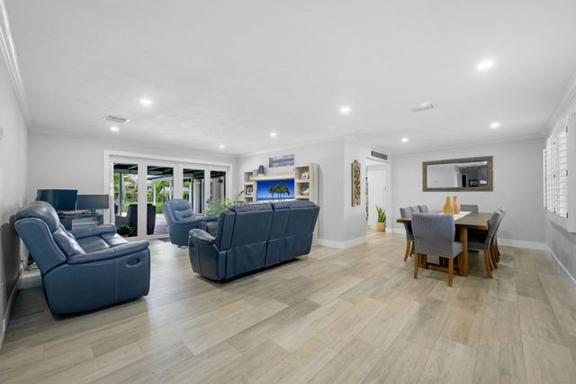 6850 NW 7th Street, Plantation, FL 33317
