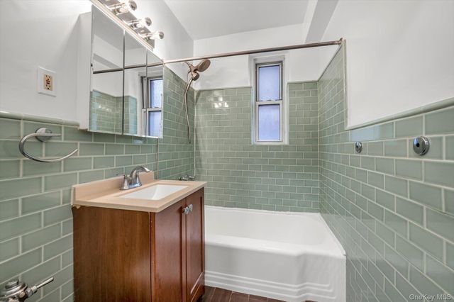 2080 Barnes Avenue 4E, Bronx, NY 10462