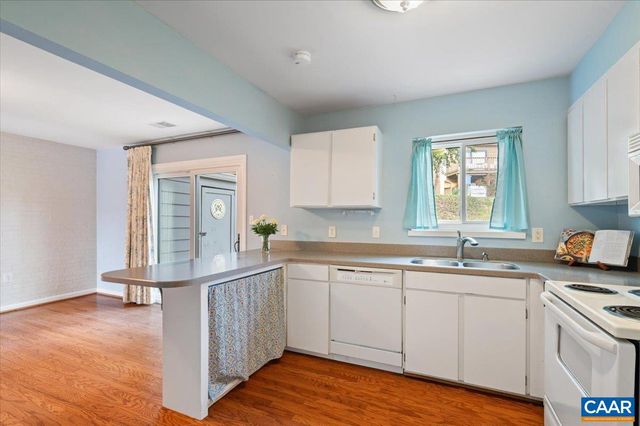 301 HARVEST DR, Charlottesville, VA 22903