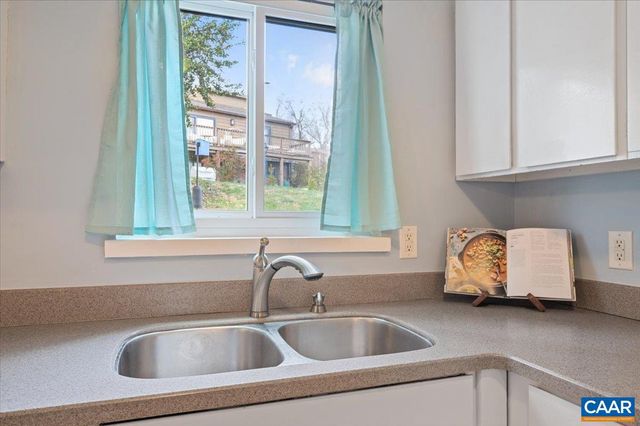 301 HARVEST DR, Charlottesville, VA 22903