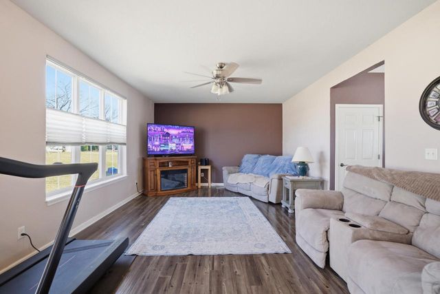 717 Chadwick DRIVE, Watertown, WI 53094