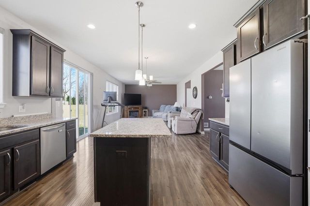 717 Chadwick DRIVE, Watertown, WI 53094