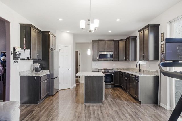 717 Chadwick DRIVE, Watertown, WI 53094