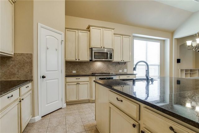 916 Partridge Drive, Aubrey, TX 76227