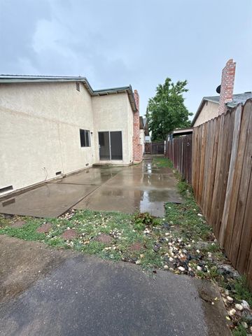 213 Arbor Crest Way, Sacramento, CA 95838