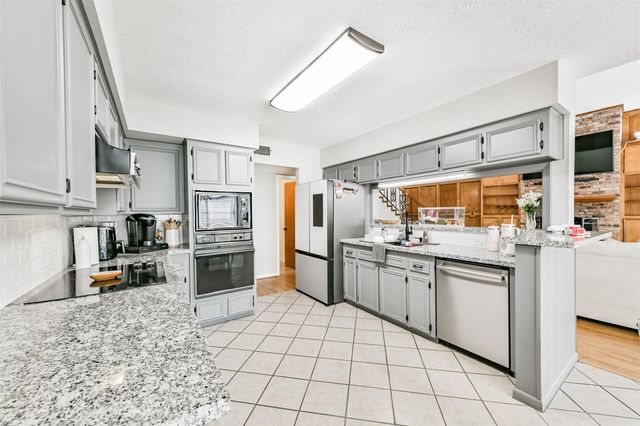 501 12th Avenue N, Texas City, TX 77590