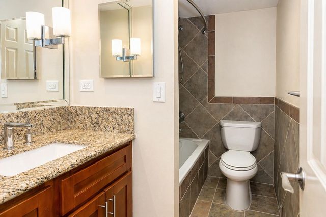 3525 Sage Road 904, Houston, TX 77056