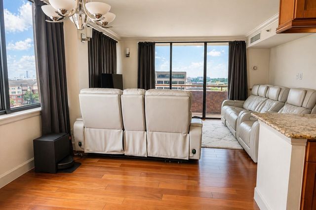 3525 Sage Road 904, Houston, TX 77056