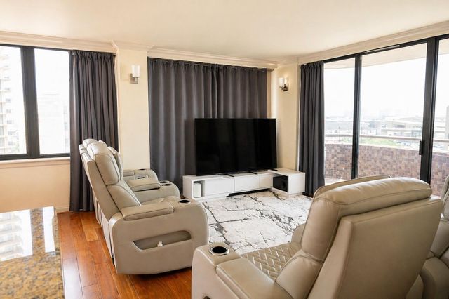 3525 Sage Road 904, Houston, TX 77056