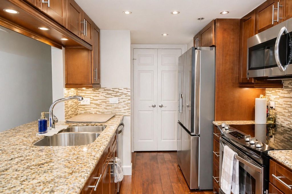 3525 Sage Road 904, Houston, TX 77056