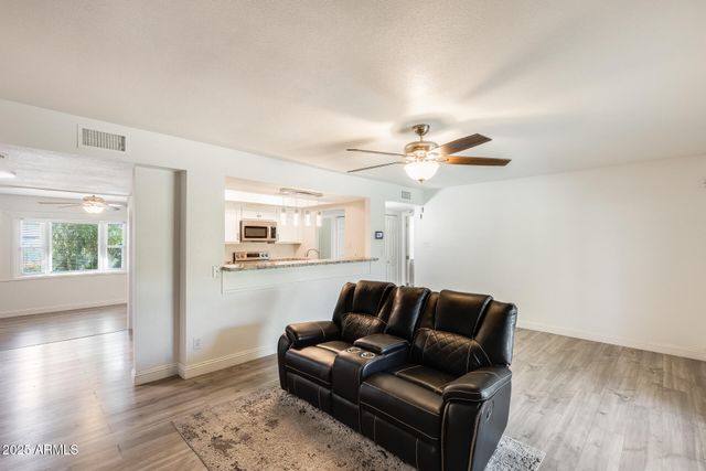 5352 W PORT AU PRINCE Lane, Glendale, AZ 85306