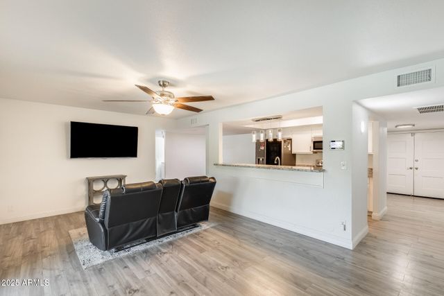 5352 W PORT AU PRINCE Lane, Glendale, AZ 85306