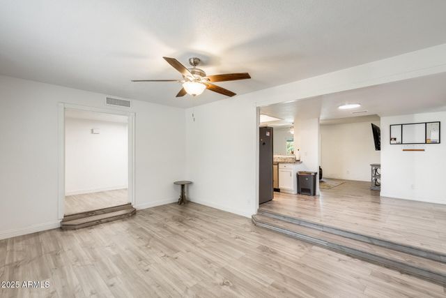 5352 W PORT AU PRINCE Lane, Glendale, AZ 85306