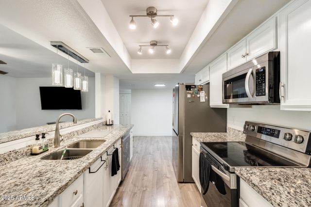 5352 W PORT AU PRINCE Lane, Glendale, AZ 85306