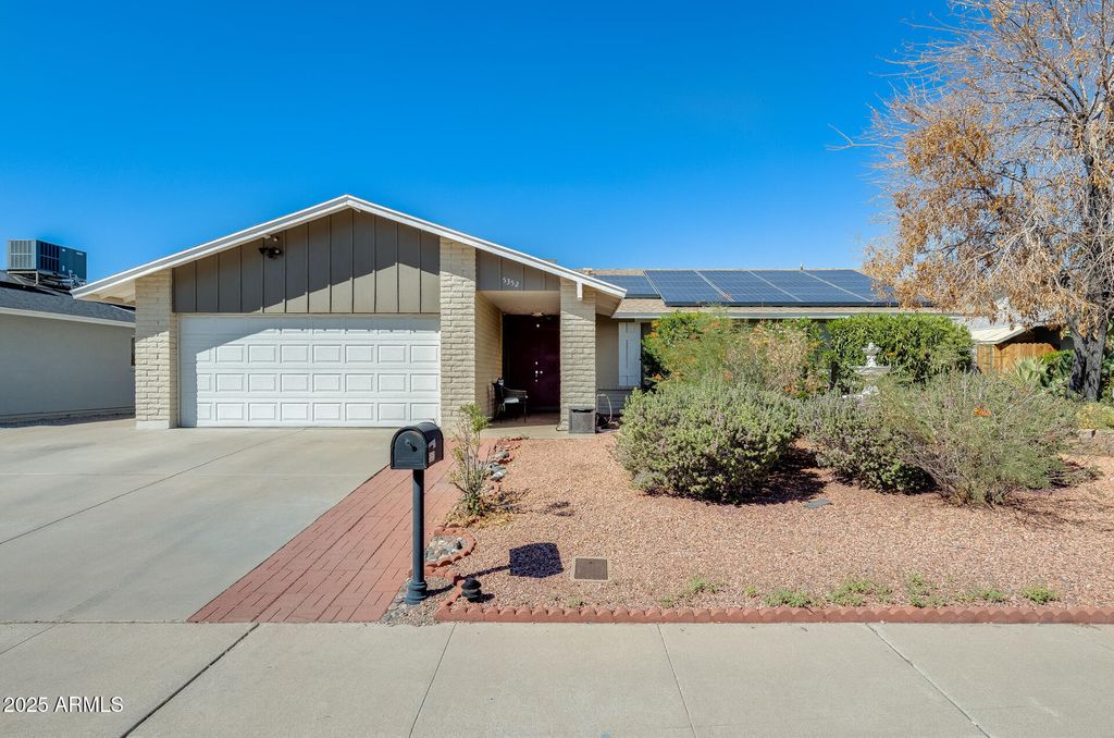 5352 W PORT AU PRINCE Lane, Glendale, AZ 85306