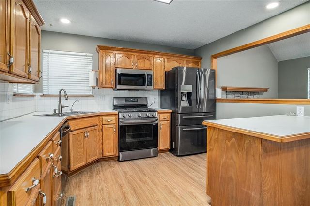 102 20 Avenue S, Greenwood, MO 64034