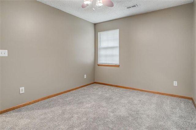 102 20 Avenue S, Greenwood, MO 64034