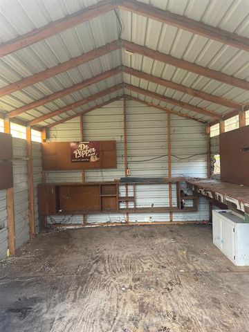1816 Fm 3186, Onalaska, TX 77360