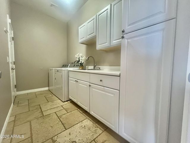 3034 E TURNEY Avenue, Phoenix, AZ 85016