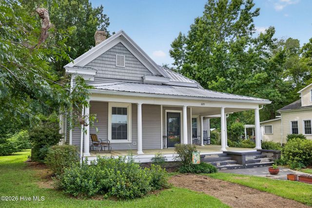 225 Carr Avenue, Rocky Point, NC 28457