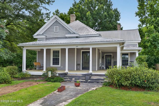 225 Carr Avenue, Rocky Point, NC 28457