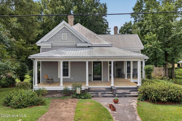 225 Carr Avenue, Rocky Point, NC 28457