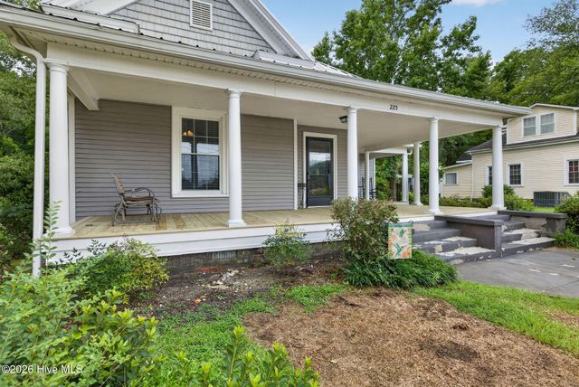 225 Carr Avenue, Rocky Point, NC 28457