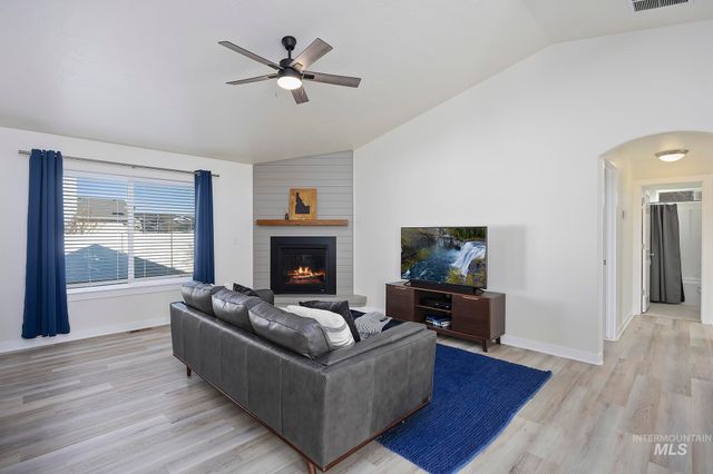 234 Canyon Crest Dr W, Twin Falls, ID 83301