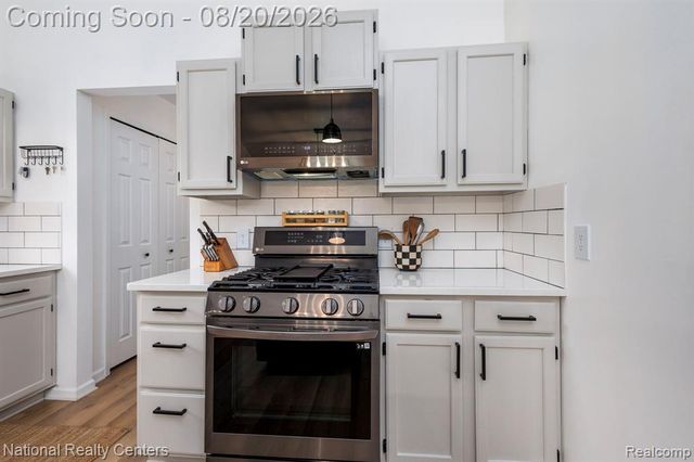 3225 Silver Court, Wixom, MI 48393