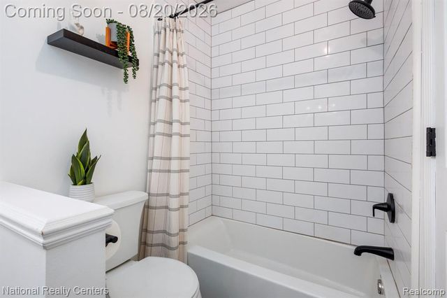 3225 Silver Court, Wixom, MI 48393