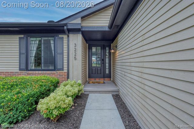 3225 Silver Court, Wixom, MI 48393
