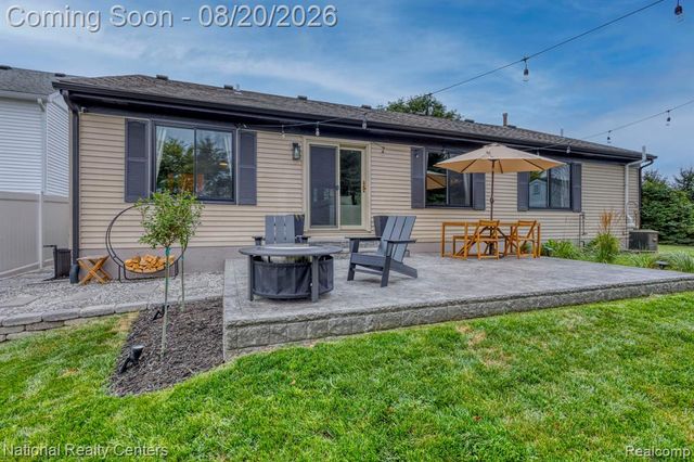 3225 Silver Court, Wixom, MI 48393