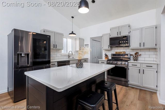 3225 Silver Court, Wixom, MI 48393